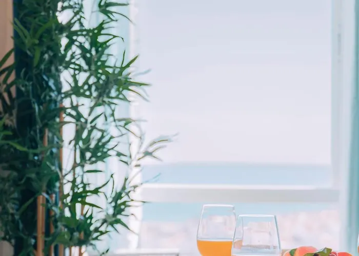 Sea View Gem In Апартаменты